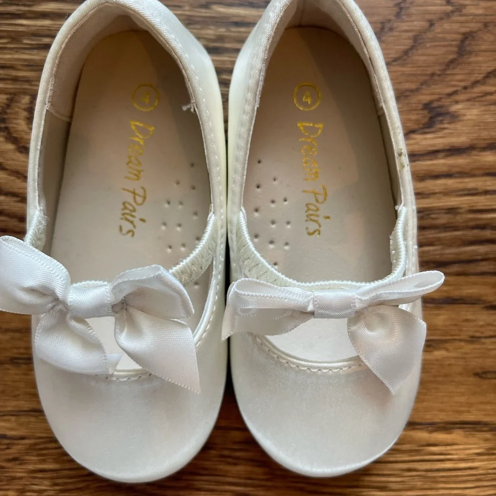 NWOT Dream Pairs Girls Satin Toddler Dressy Ballet Flats Size 4